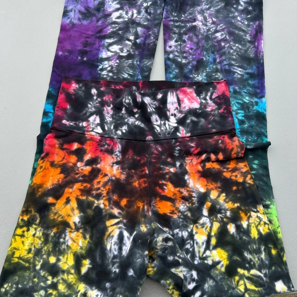 American Apparel Red and Black Tie-Dye Leggings - Picture 2 of 8